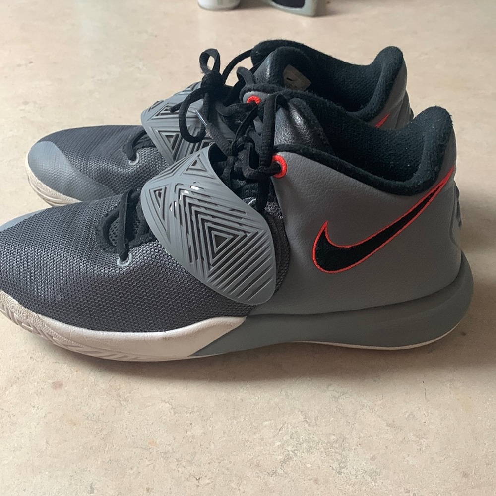 Basketball shoes